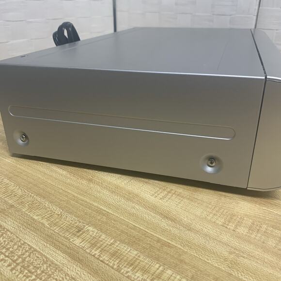 Hitachi DV-PF2U DVD/VCR/MP3 Playback Silver Combo Player w/Remote TESTED - Picture 8 of 13